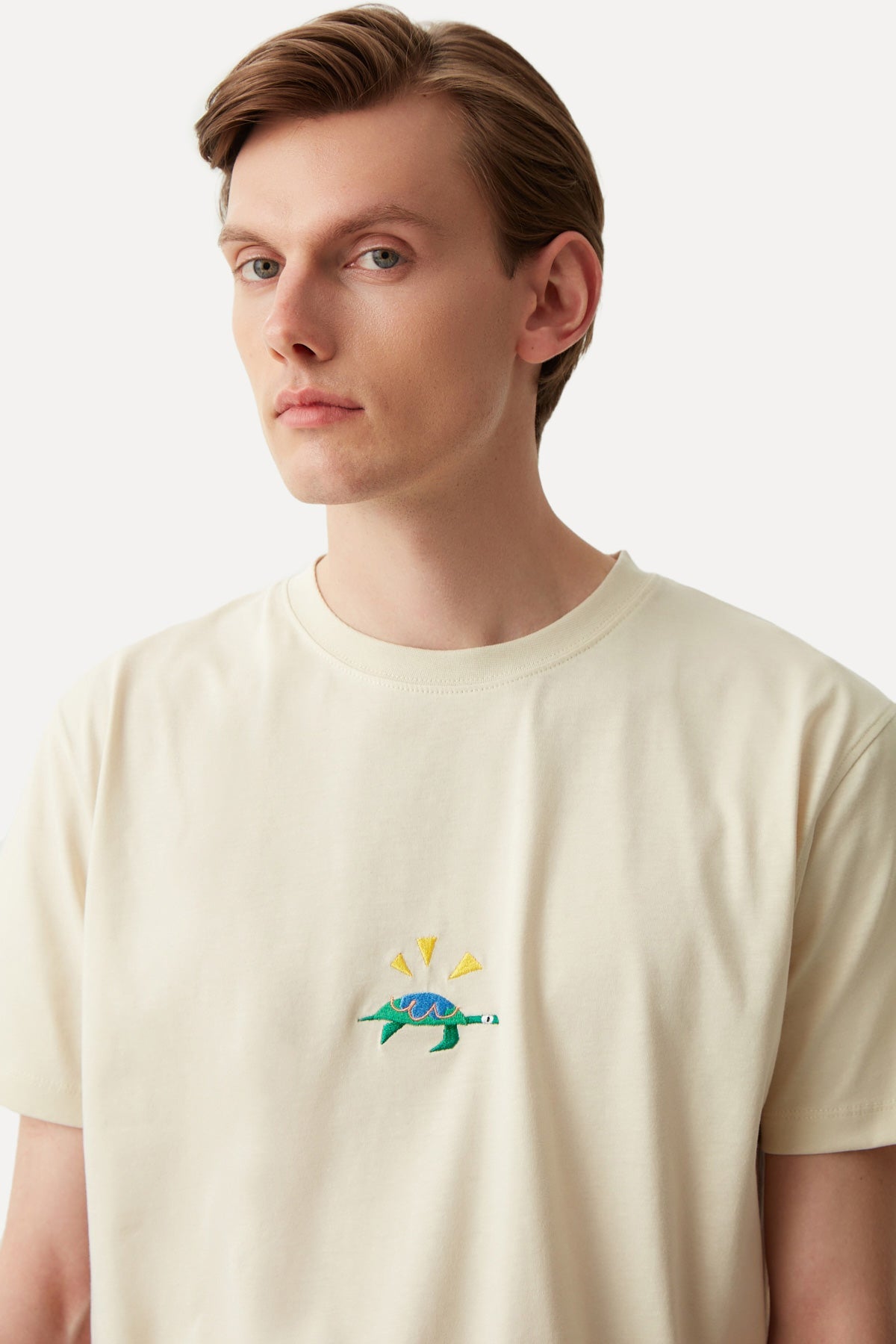 Green Sea Turtle T-shirt - Parchment Beige