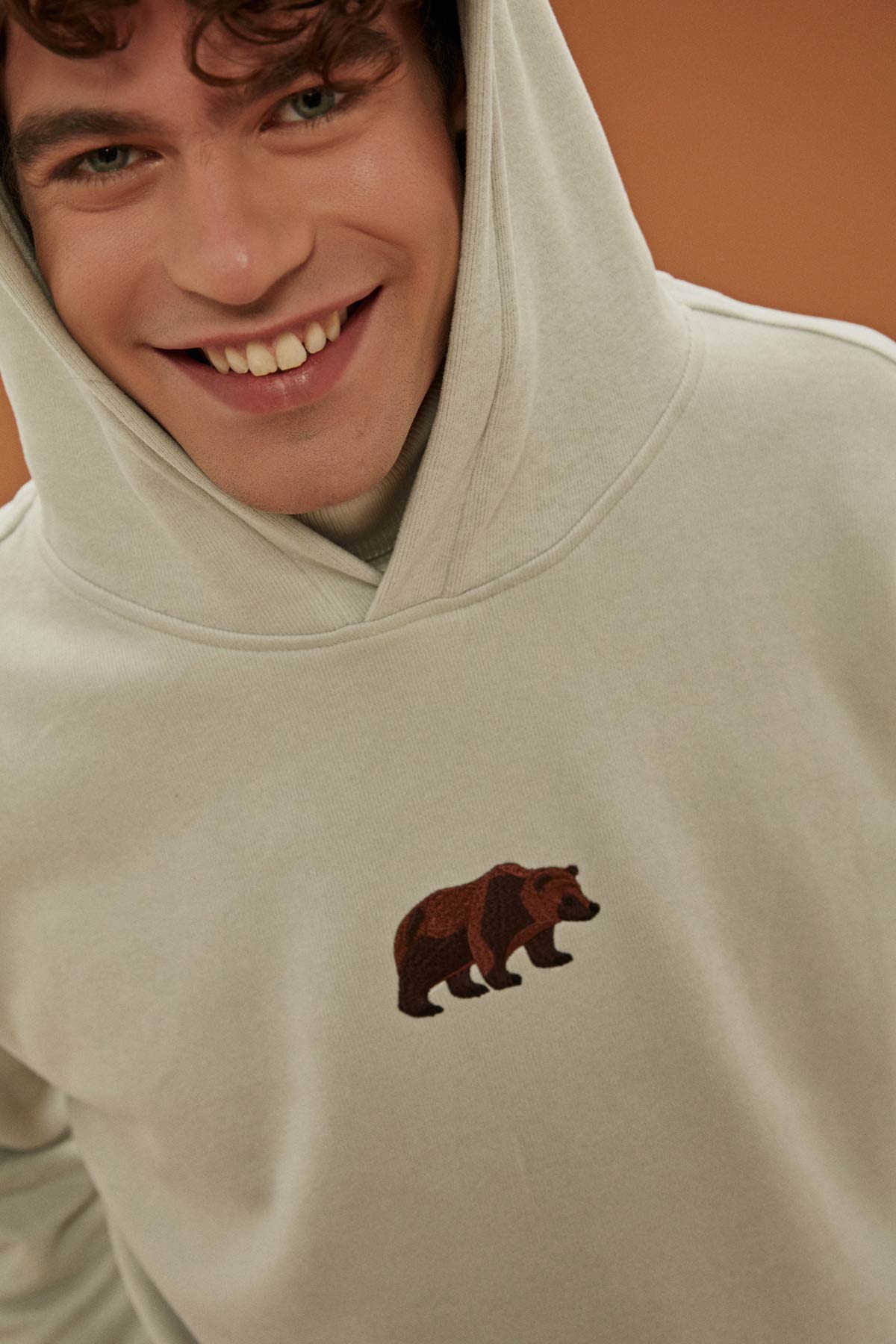 Grizzly Bear Hoodie - Light Gray