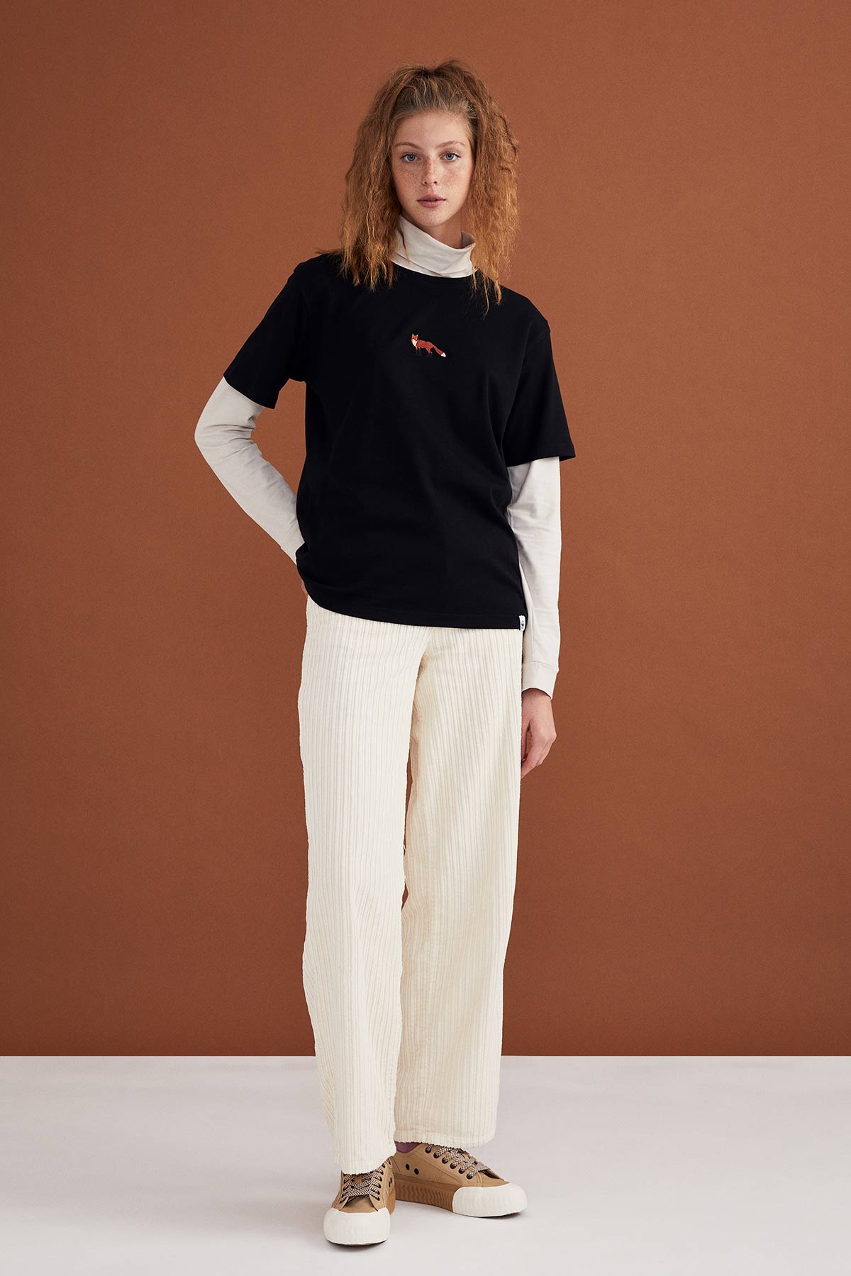 Red Fox T-Shirt - Black