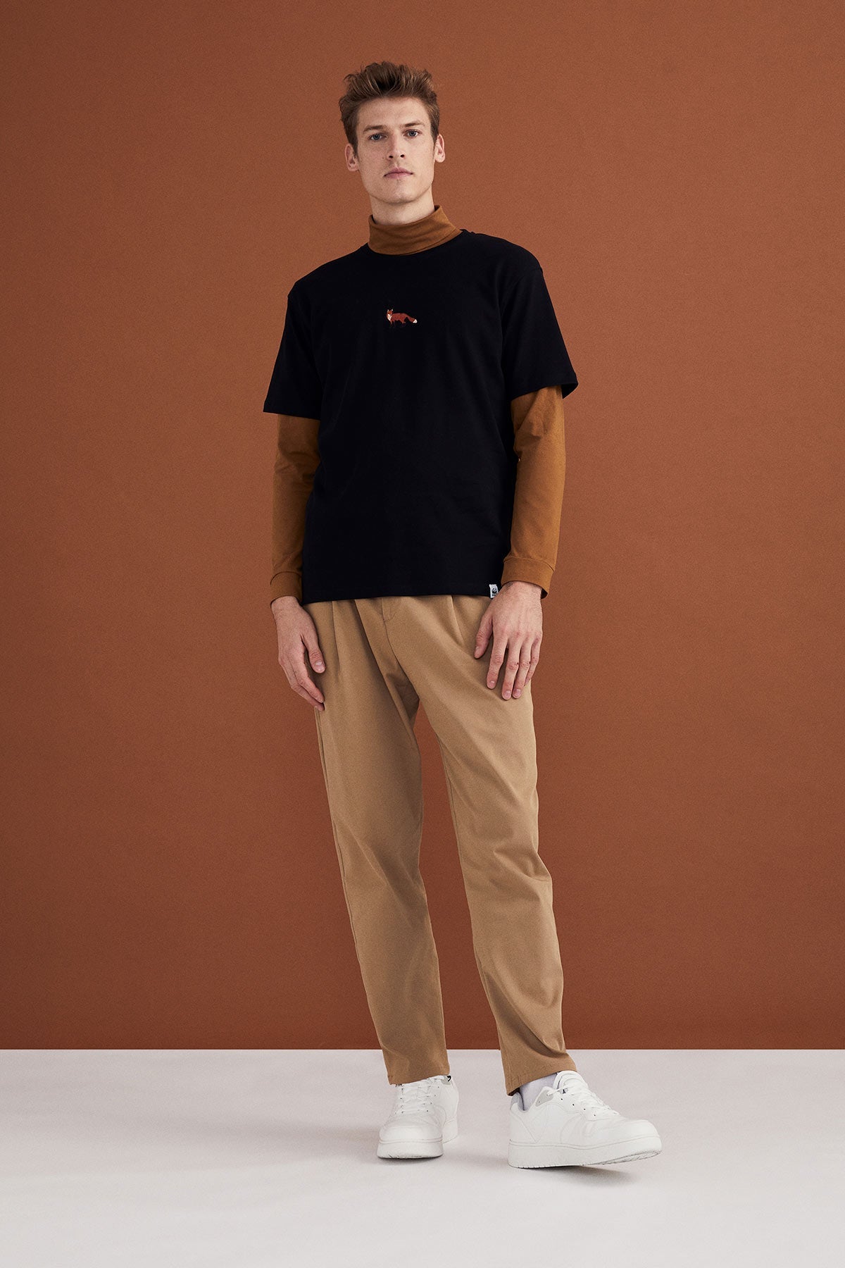 Red Fox T-Shirt - Black