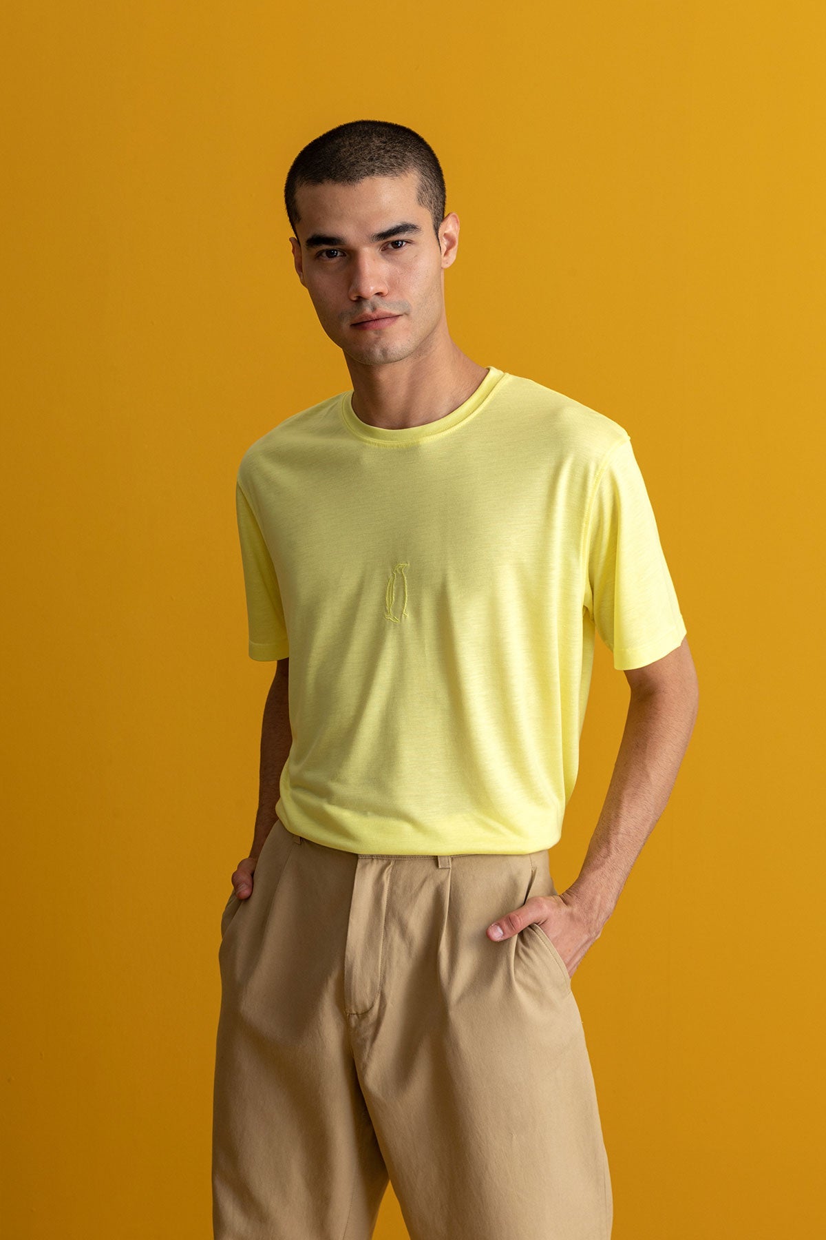 Emperor Penguin (TENCEL™) T-shirt - Yellow